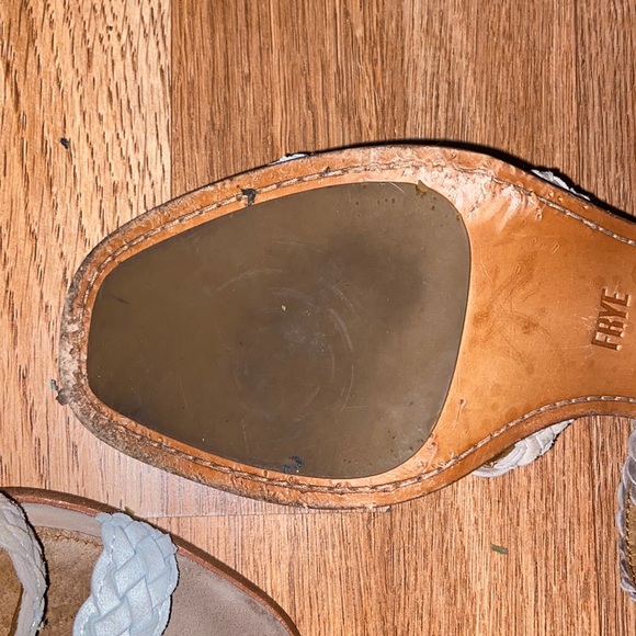 Size 9.5 Frye heel sandals. - Picture 5 of 8